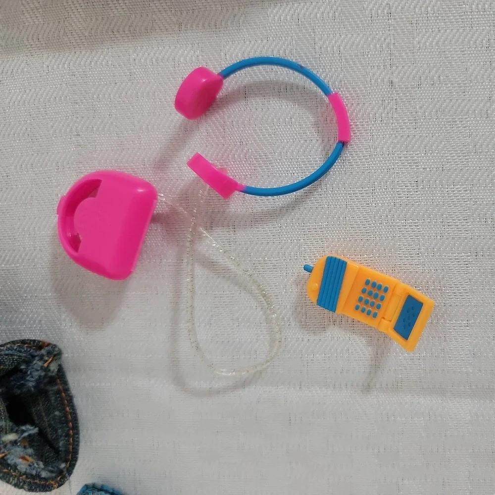 Bratz Yasmin Style It Doll 2001 MGA NO FEET SHOES Extra Clothes Accessories Lot